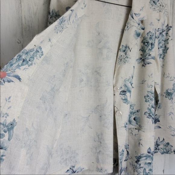 SOLD: Vintage linen blue and white floral blazer - Picture 4 of 6